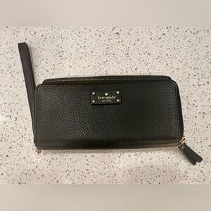 Kate Spade Large Zip Around Wallet Wristlet, Black EUC